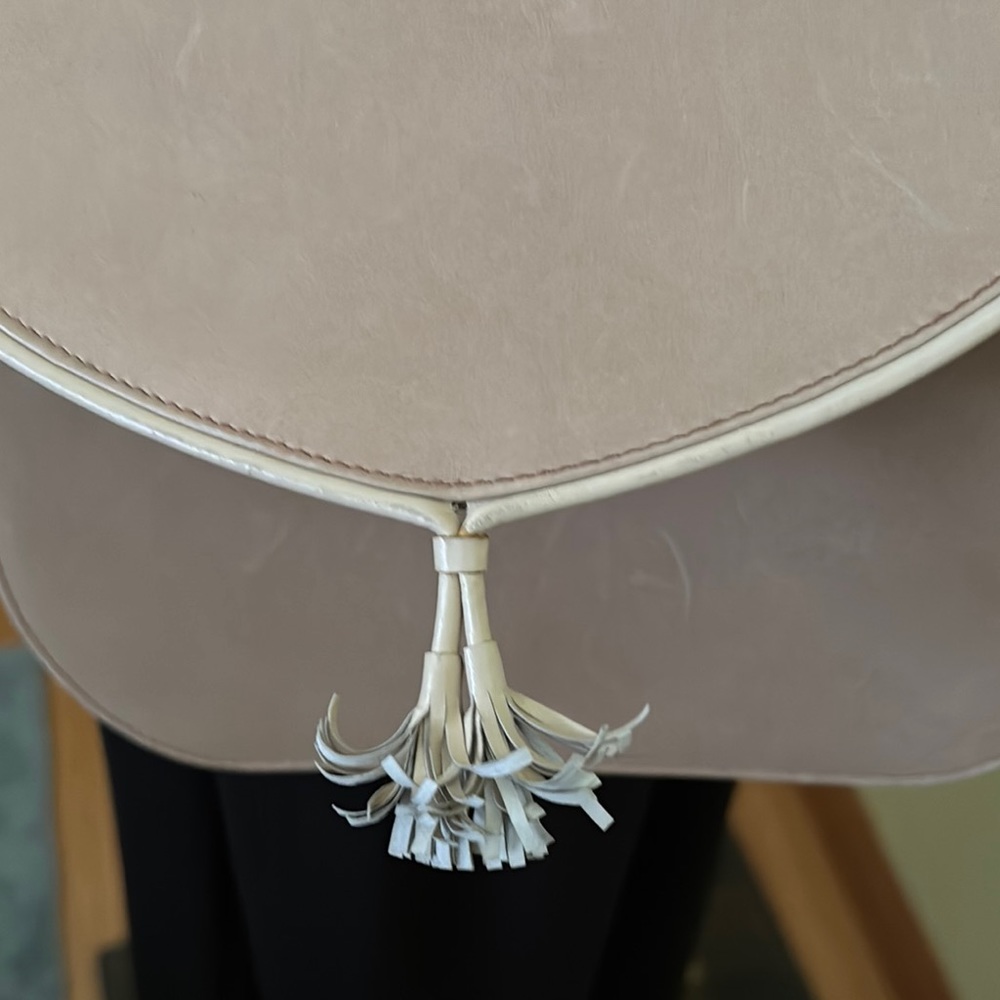 Chic Salvatore Ferragamo Taupe Crossbody Bag with Sleek Design and leather Strap - Picture 8 of 14